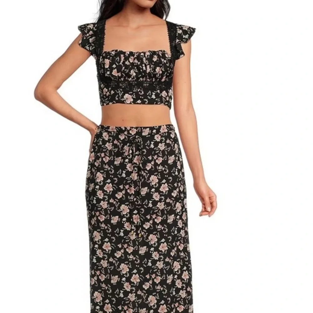 Free People Women’s Black Floral Ruffle Halter Cropped Top‎ Black Size 8